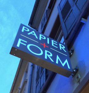 Logo der Dankstelle Papier und Form