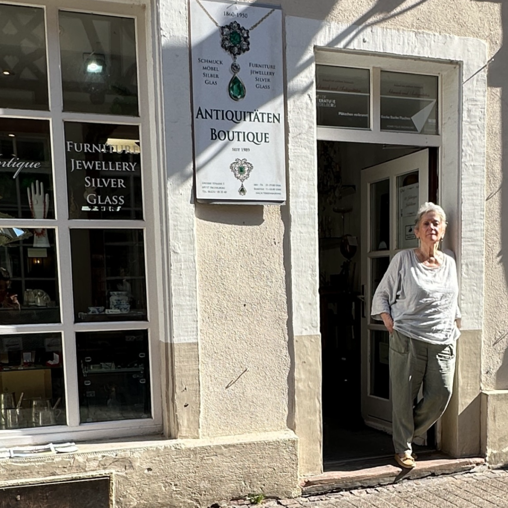 Bild der Dankstelle Antiquitäten Boutique