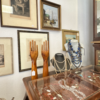 Bild der Dankstelle Antiquitäten Boutique