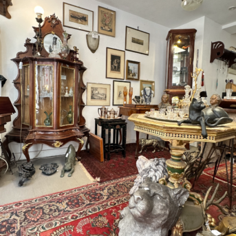 Bild der Dankstelle Antiquitäten Boutique