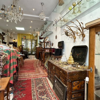 Bild der Dankstelle Antiquitäten Boutique