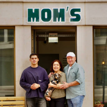Bild oder Logo der Dankstelle Mom’s Café & Bar