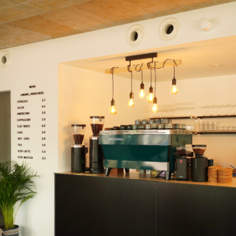 Bild oder Logo der Dankstelle Mom’s Café & Bar